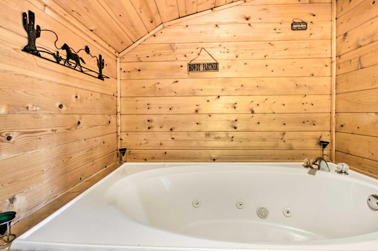 Cabin With Hot Tub And Deck About 12 Mi To Pigeon Forge! 세비어빌 외부 사진