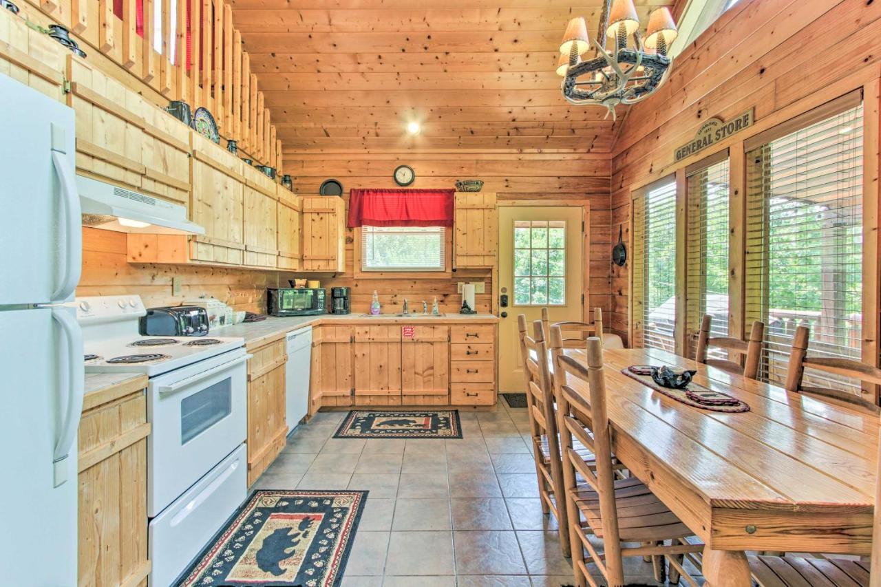 Cabin With Hot Tub And Deck About 12 Mi To Pigeon Forge! 세비어빌 외부 사진